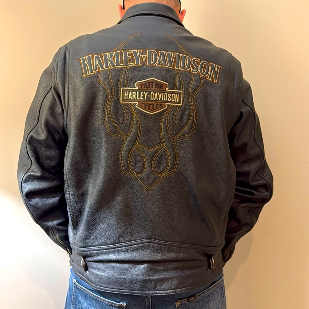 Vintage Men’s Harley-Davidson black leather biker jacket